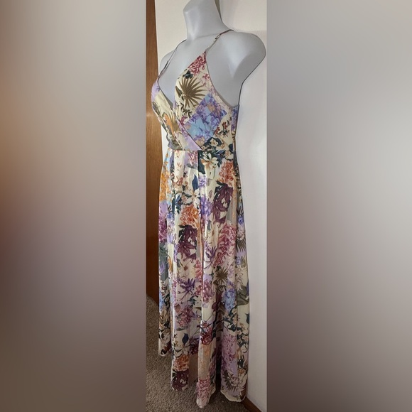 Shein Curve Floral and Parrot Print Plunging V Neckline Maxi Dress NWOT SKU 002 - Picture 5 of 12